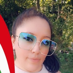 Meet your Posher, Daniela